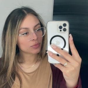 Meet your Posher, Gloria